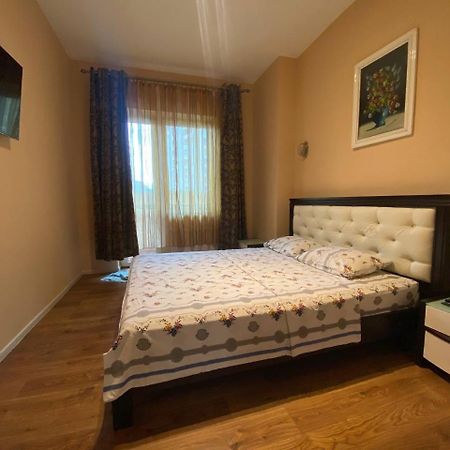 Apartment On Dragomirova Kiev Exterior foto